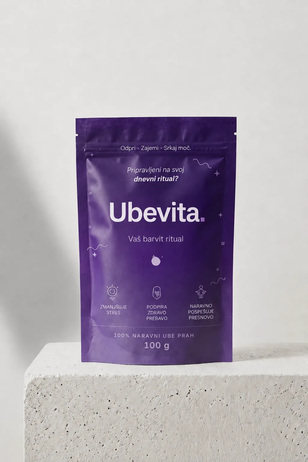 Ubevita 100 g ube prah, vrečka v studiu